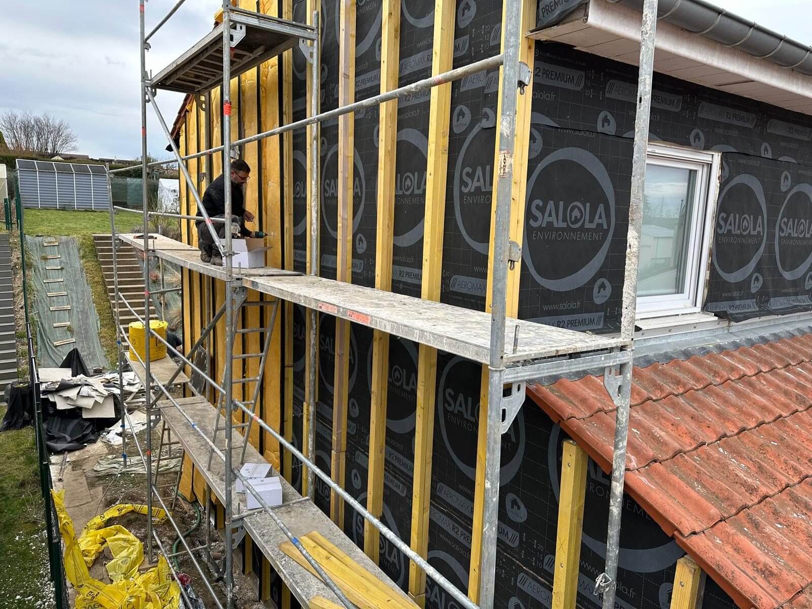Pose de bardage ventilé sur façade à Laquenexy par AMI Lorraine