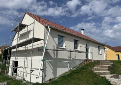 Application d’enduit lors d’un ravalement de façade par AMI Lorraine, vue 2